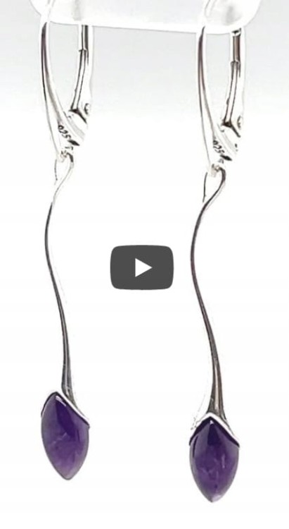 Detailaufnahme der silbernen Amethyst-Ohrringe