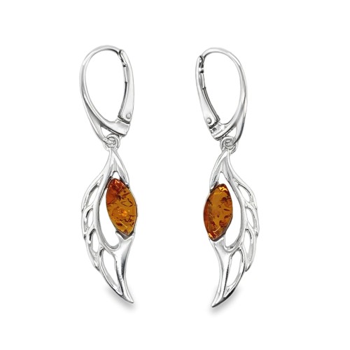 nahaufnahme bernstein ohrringe flügel