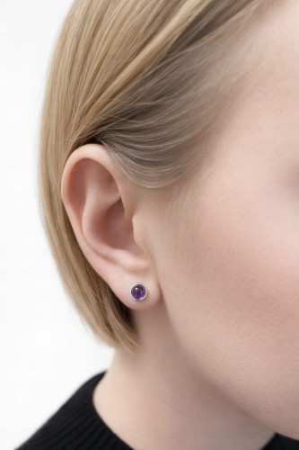 Nahaufnahme der handgefertigten Amethyst Ohrringe