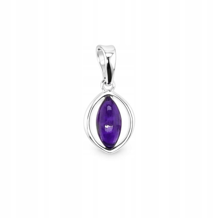Detailaufnahme der silbernen Ohrringe mit Amethyst