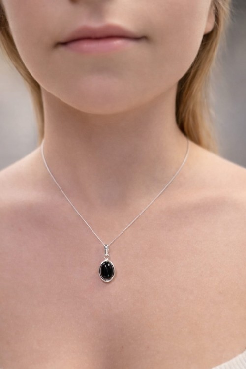 Schwarzer Onyx Kettenanhänger