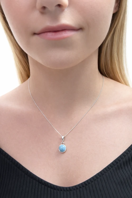Silberner Anhänger mit Larimar Stein
