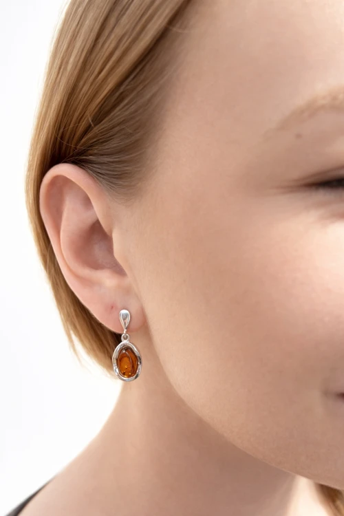 Handgefertigter Silberschmuck mit Bernstein