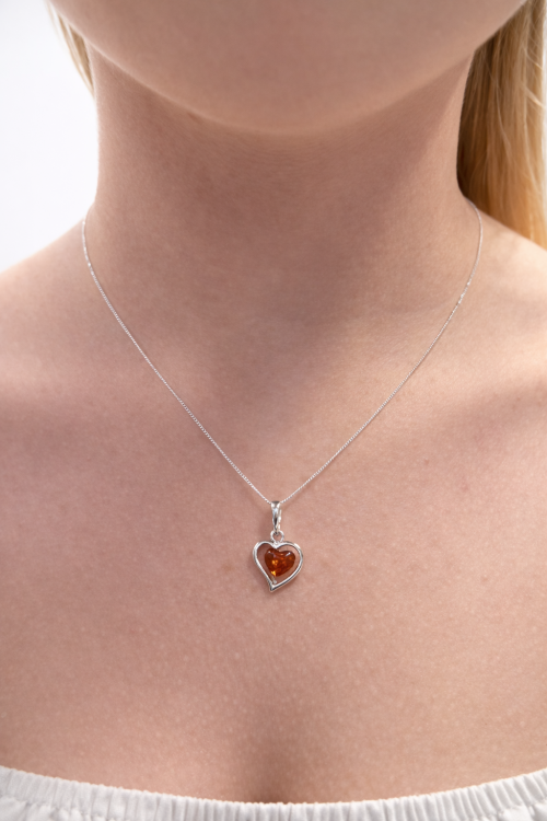 Handgefertigter Bernsteinschmuck Herzform