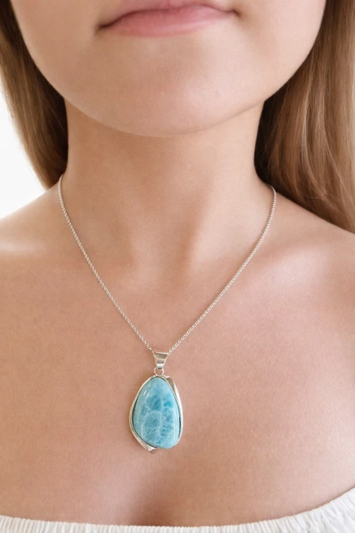 handgefertigter silberanhaenger larimar