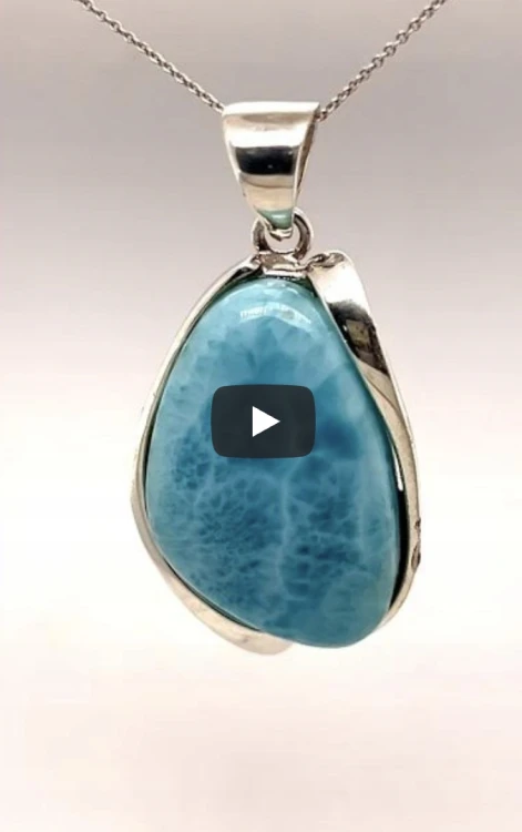 eleganter silberanhaenger mit blauem larimar