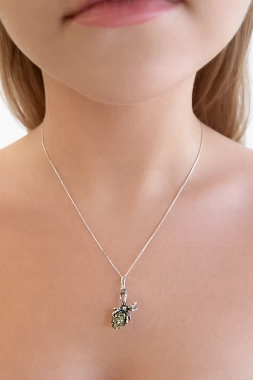 Spinnenanhänger Silber mit Cognac-Bernstein