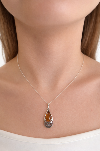 Silberschmuck mit Naturbernstein