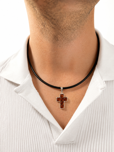 bernstein anhänger kreuz detail