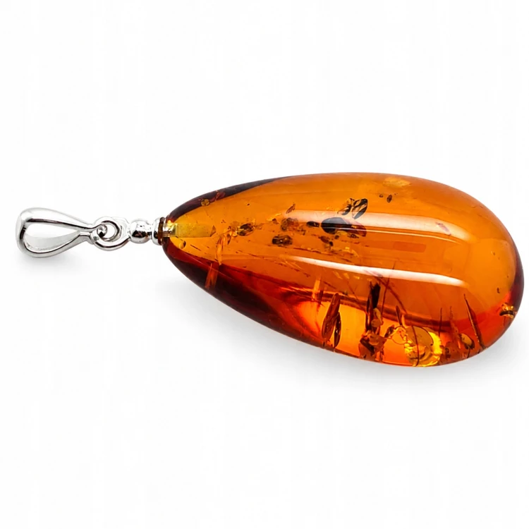 Handgefertigter Silberschmuck mit Bernstein