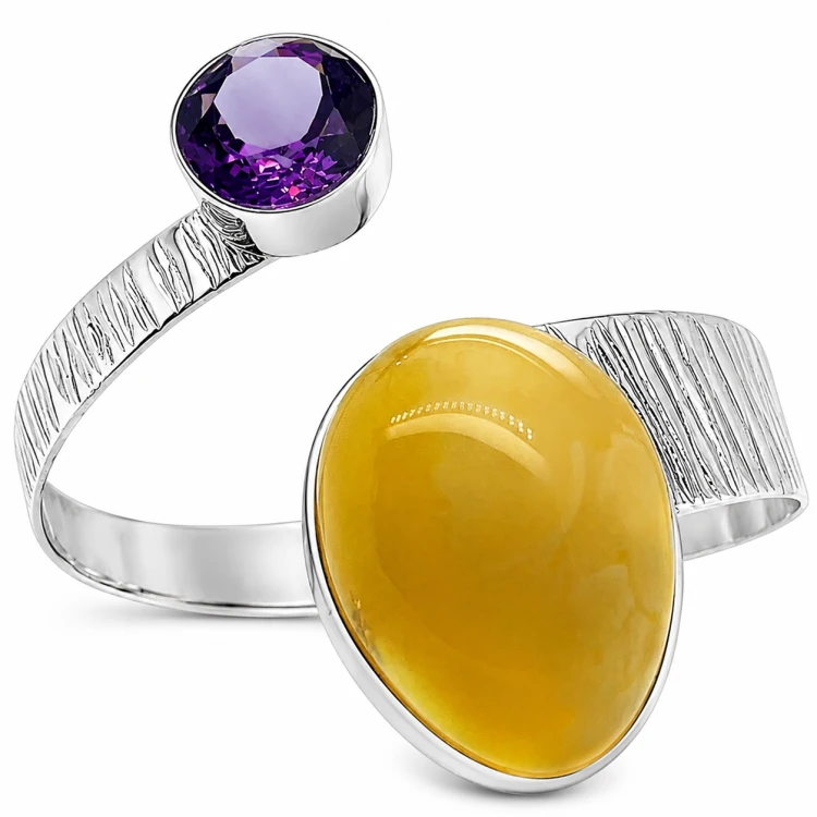 Nahaufnahme Silberarmband mit Bernstein und Amethyst