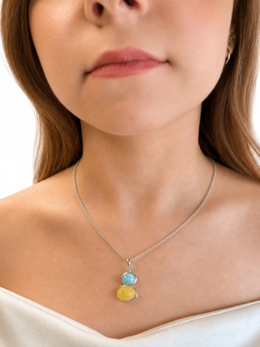Natürlicher baltischer Bernstein und Larimar