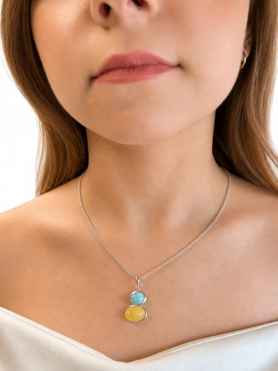 Natürlicher baltischer Bernstein und Larimar