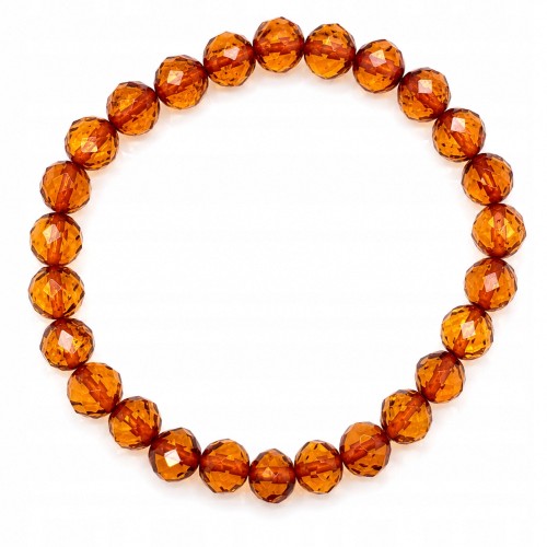 Cognacfarbenes Bernsteinarmband am Handgelenk
