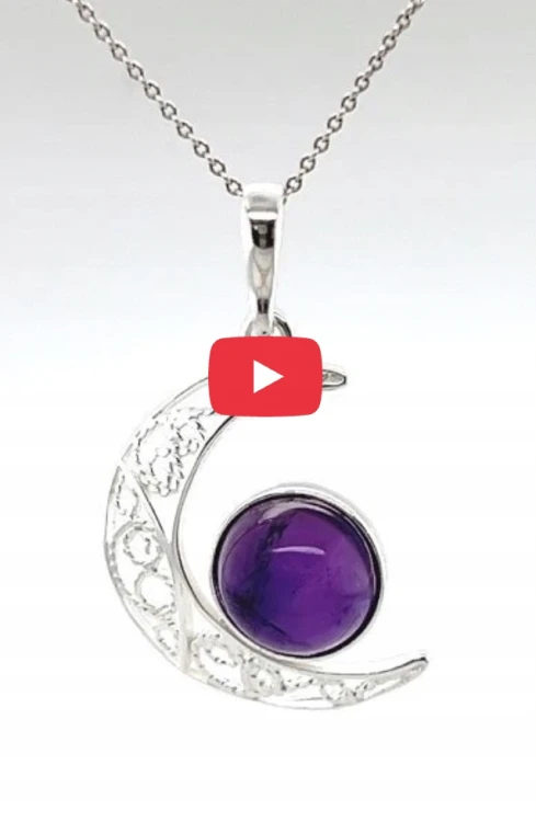 Detailaufnahme Amethyst-Anhänger Silber Mond