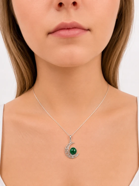 Handgefertigter Schmuck Anhänger mit Malachit