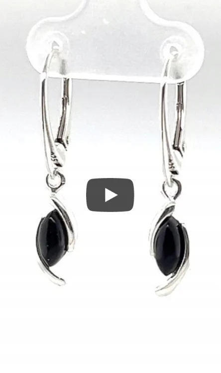 Minimalistische Ohrringe mit natürlichem Onyx