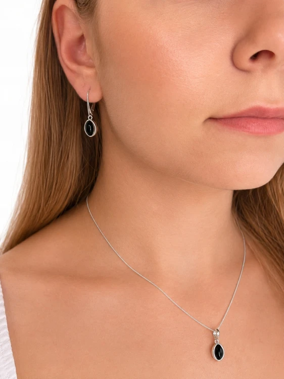 Elegantes Schmuckset mit schwarzem Onyx Edelstein