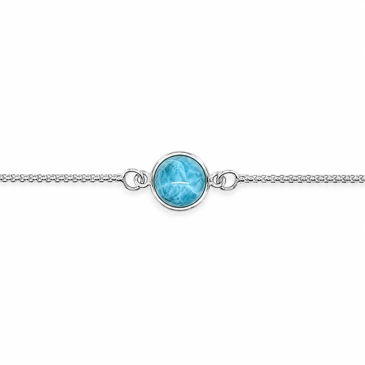 Detailansicht der handgefertigten Silberfassung mit Larimar