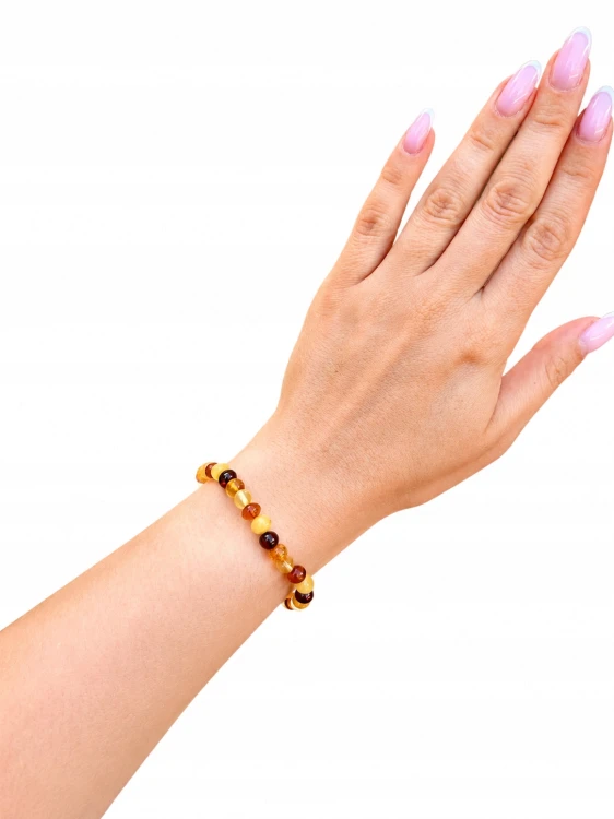 Bernsteinschmuck in Cognac-und Honigtönen