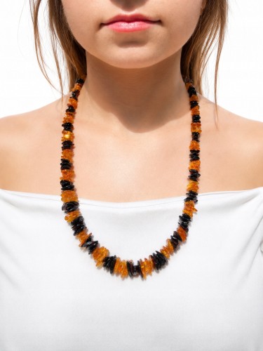 Elegante Halskette mit Cognac-Akzenten