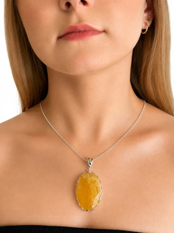 Vergoldeter Bernsteinschmuck Detailaufnahme