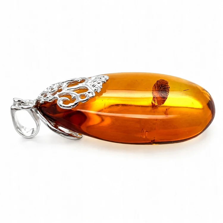 Handgefertigter Silberschmuck mit Bernstein