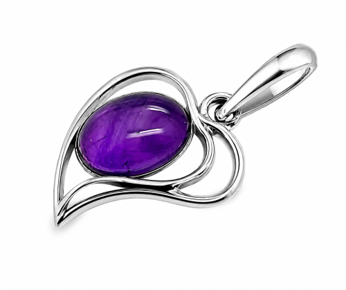 Präsentation des Amethyst-Anhängers als Geschenk