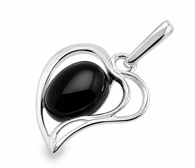 Moderner Herzanhänger mit tiefschwarzem Onyx
