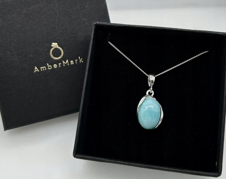 Silberanhänger mit Larimar Oval Nahaufnahme