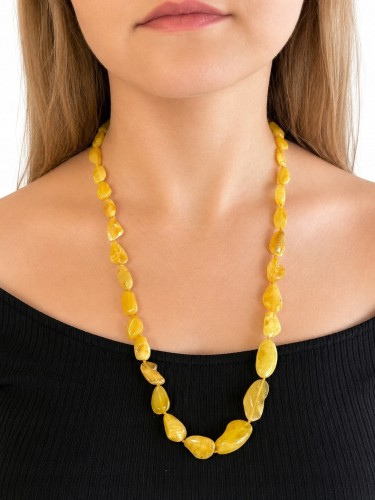 collier-aus-naturbernstein-milchig-gelb