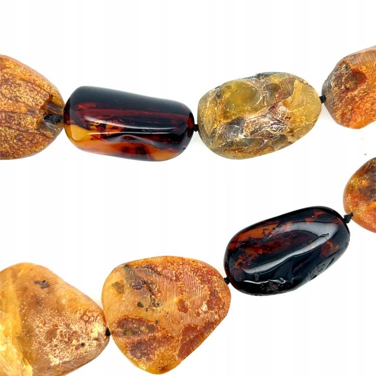 Baltischer Bernstein mit Naturrinde