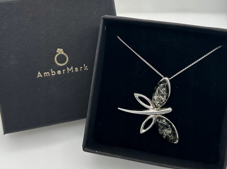 Eleganter Libellenanhänger aus Silber