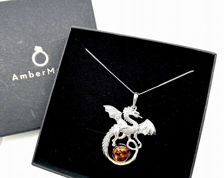 Bernsteinschmuck Anhänger in Drachenform