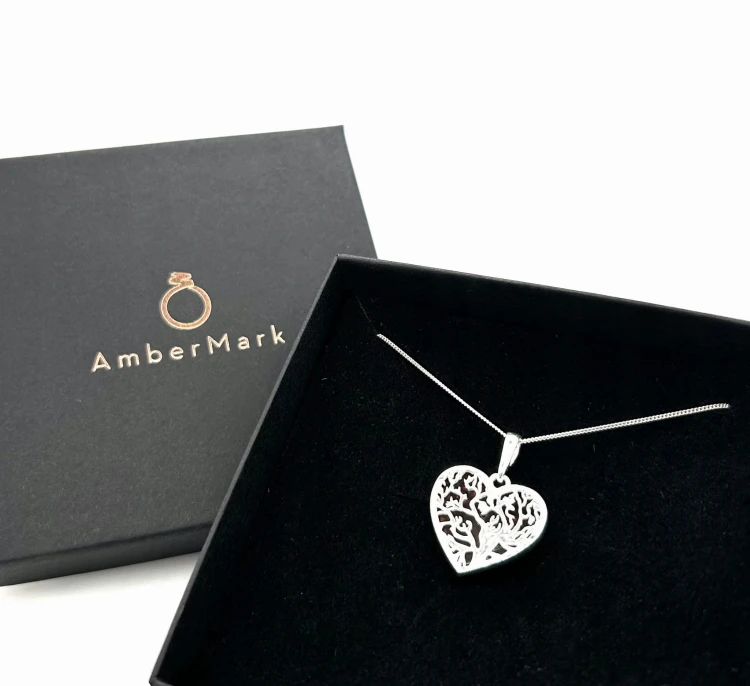 Handgefertigter Silberschmuck mit Bernstein