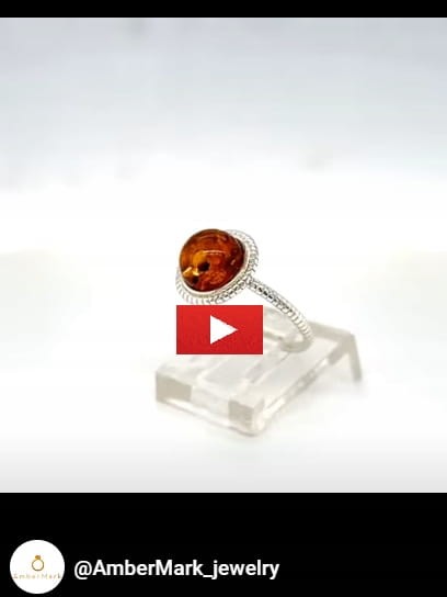 Eleganter Ring aus Silber mit Bernstein