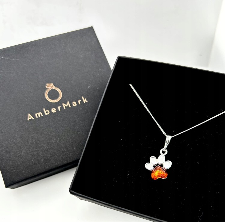 Handgefertigter Silberschmuck mit Bernstein