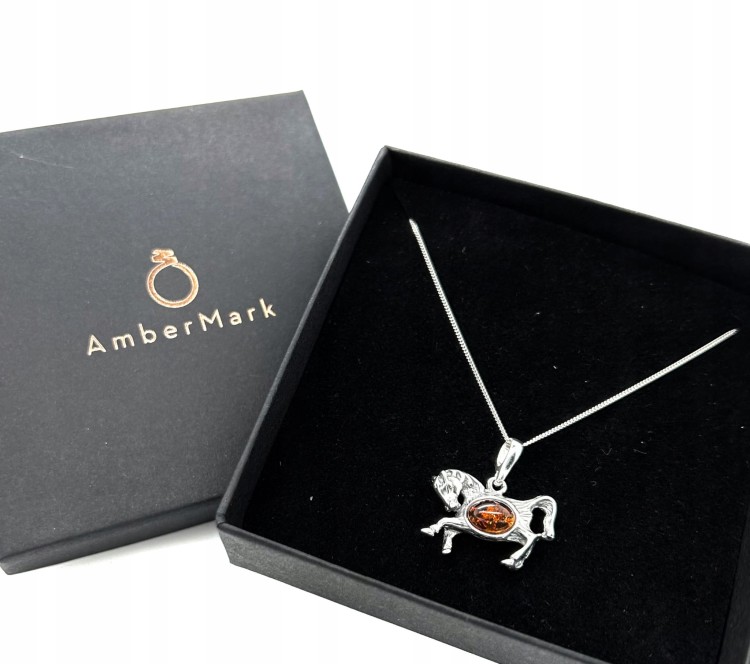 Zarter Silberschmuck mit baltischem Bernstein