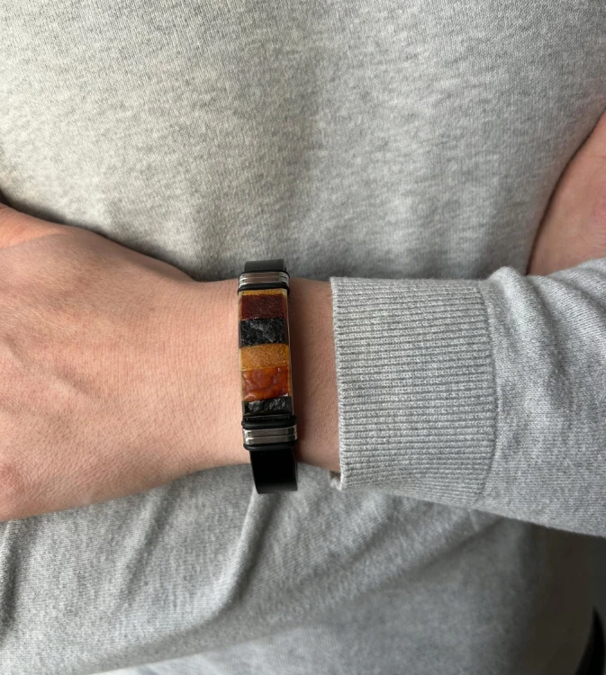 Handgefertigtes Armband mit baltischem Bernstein