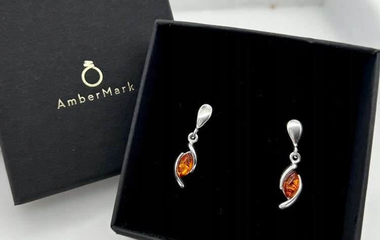 Elegante Ohrringe aus Silber und Bernstein