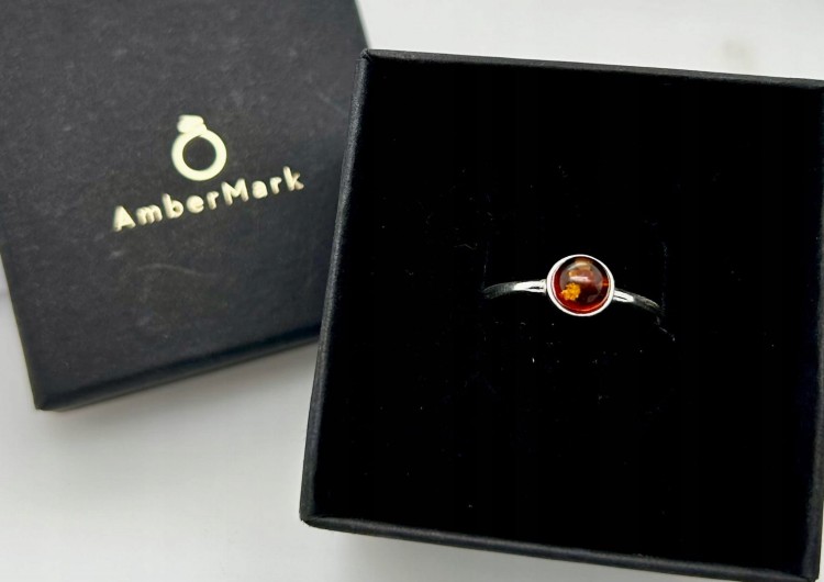 Eleganter Silberring mit Naturbernstein