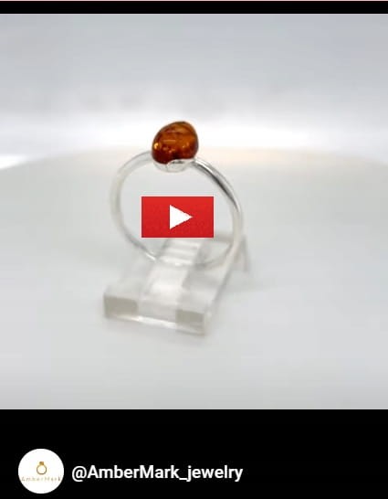 Handgemachter Ring mit Bernstein