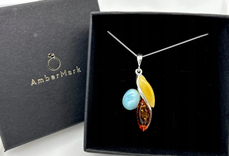 Silberanhänger mit Bernstein und Larimar Vorderansicht