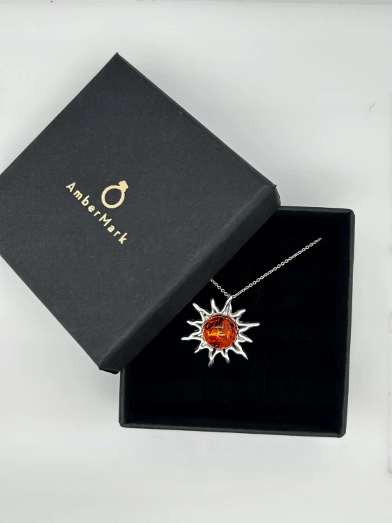 Handgefertigter Bernsteinschmuck Motiv Sonne