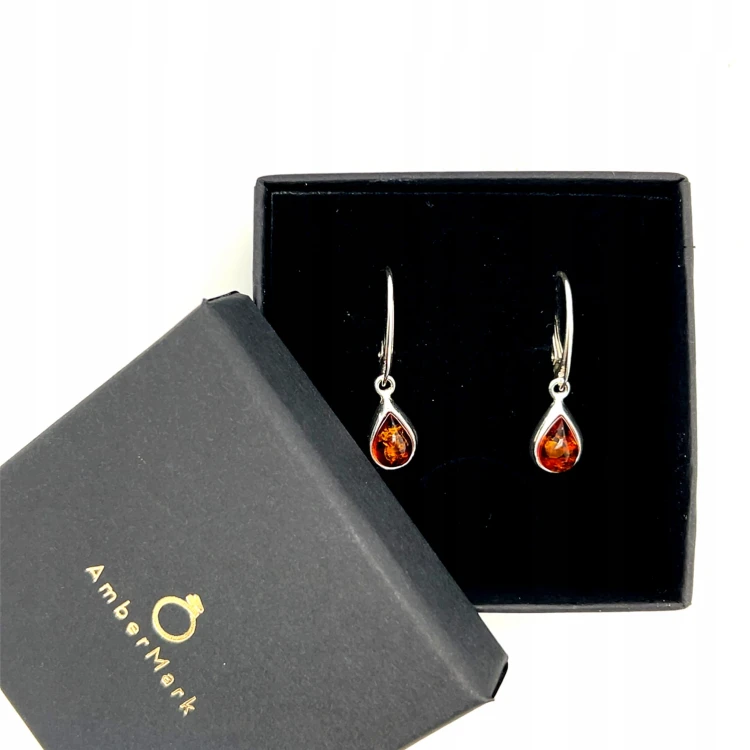 Elegante Tropfenohrringe aus Silber und Bernstein