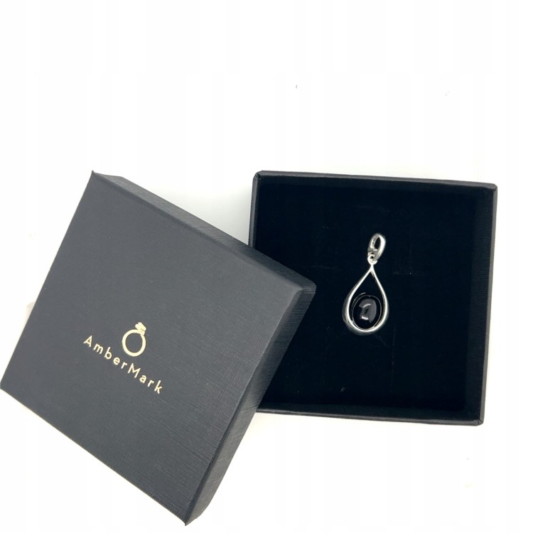 Schwarzer Onyx Edelstein in Silber gefasst
