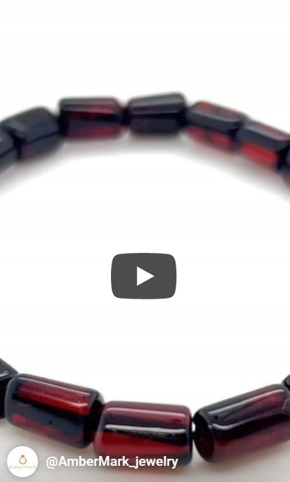 Modernes Armband mit polierten Bernsteinen