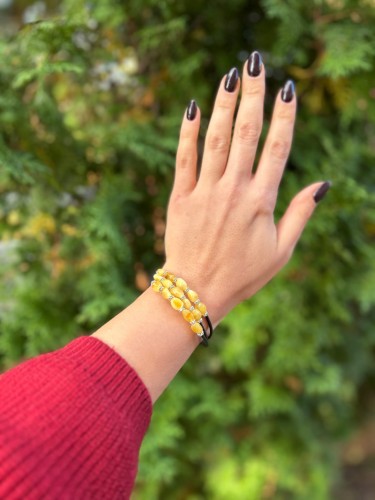 Elegantes Armband aus Honigbernstein und Zirkonia