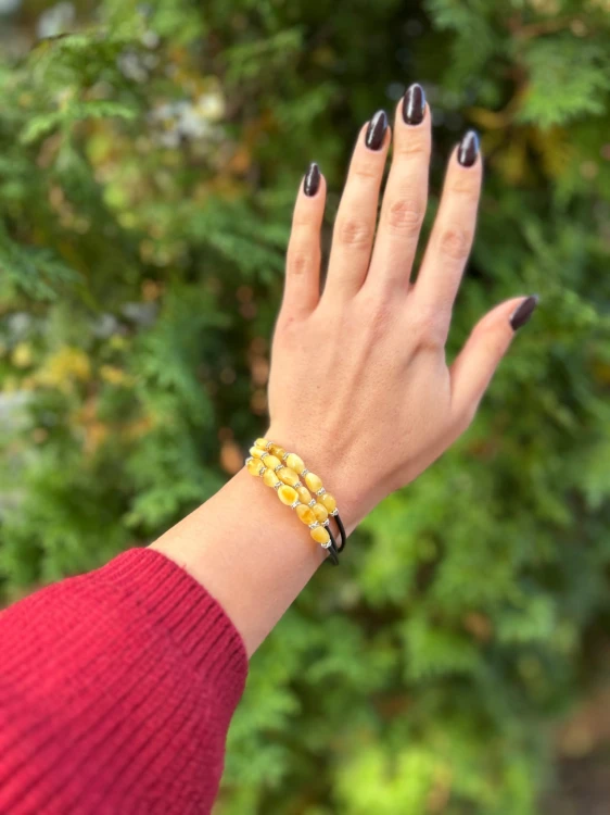 Elegantes Armband aus Honigbernstein und Zirkonia